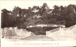 CPA Nimes Jardin de la Fortaine Grand Escalier