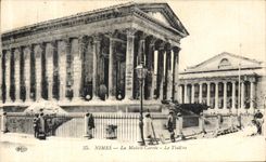 CPA Nimes La Maison Carre Le Theatre
