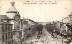 CPA Nimes Le Boulevard Victor Hugo Au fond le theatre et la Tour Magne 