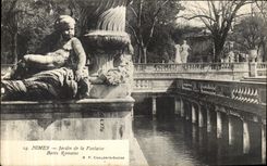 CPA Nimes Jardin De la Fontaile Bains Romains