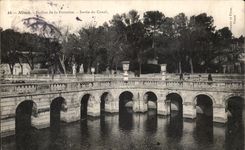 CPA Nimes Jardin de la Fontaine Sortie Du Canal