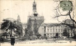 CPA Toulouse Le Capitole et de Donjon Vue Prise de la Rue Alsace Lorraine