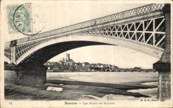 Puentes de Nevers de la POSTAL de la VENDIMIA en el Loire