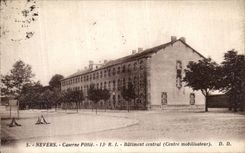 CPA Nevers Caserne Pitie Batiment central Centre mobilisateur Militaria 