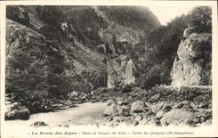 CPA La Routes des Alpes Dans la gorge du Guil Vallee du Queyras Ht Dauphine 
