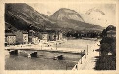 VINTAGE POSTCARD Grenoble On L Isere And the Eynard Saint