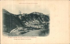 CPA Grenoble Et Ses Environs Le Mont Aiguille une des 7 merveilles du Dauphine Village de St Michel les portes 