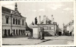 CPA La Haye Descartes Place de l Hotel de Ville 