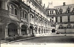 CPA Pierrefonds Colonnade de la Cour d Honneur
