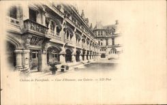 CPA Chateau de Pierrefonds Cour d Honneur Une Galerie