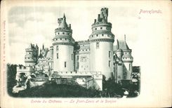 CPA Chateau de Pierrefonds Entree du Chateau Le Pont Levis et le Donjon