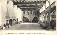 CPA Pierrefonds Le Chateau de Pierrefonds La Salle des Gardes