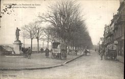 VINTAGE POSTCARD Compiegne the Boulevard of the Course and the Statue of Major Othenin Militaria