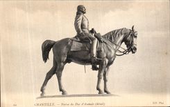 CPA Chantilly Statue du Duc d Aumale