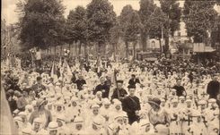 VINTAGE POSTCARD Lille Cinquantenaire of the international congers eucharistiquues Cardinal Liegart Procession of the children cross Them