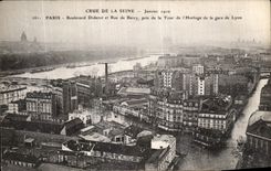 CPA Paris Boulevard Diderot et rue de Bercy Pris de la Tour de l horloge de la gare de Lyon 