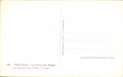 CPA Trouville La Reine des Plages Les Planches Vers L Hotel Flaubert