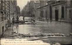 CPA Paris Inonde Aspect de la Rue de Lille