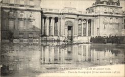 CPA Paris Inonde La Seine au Palais Bourbon Place de Bourgogne