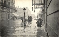 CPA Paris Inonde Livraison du Pain Rue de la Pepiniere Boulanger