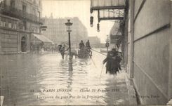 CPA Paris Inonde Livraison du Pain Rue de la Pepiniere Boulanger