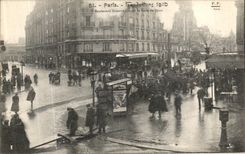 CPA Paris Inondations Boulevard Diderot Devant la Gare de Lyon Machine a vapeur