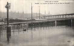 CPA Crue De La Seine Paris La Chemin de fer au Quai de Grenelle
