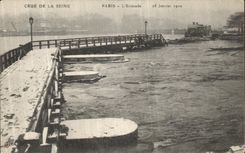 CPA Paris Crue De la Seine L Estacade