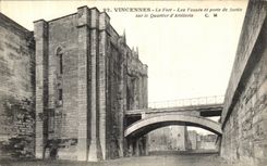 VINTAGE POSTCARD Paris Vincennes the Fort Pits and exit door on the District D Artillery