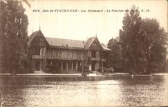 VINTAGE POSTCARD Wood of Vincennes Lake Daumesnil the House of the drills
