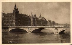 VINTAGE POSTCARD Paris the caretaker s lodge Law courts and bridge to the exchange
