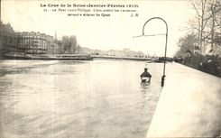 CPA La Crue de la Seine Le pont Louis Philippe L eau atteint les lanternes