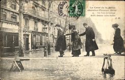 CPA La Crue de la Seine Un Pont de fortune etabli Avenue Ledru Rollin 