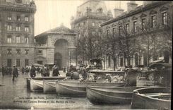 VINTAGE POSTCARD Flood of Paris February January Arrived of the Berton Boats and the Sailors of L State