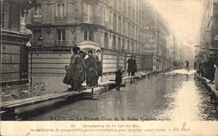 VINTAGE POSTCARD Paris the Great Rising of the Seine Flood of the street of the Vat