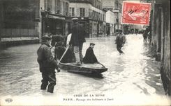 VINTAGE POSTCARD Crue of the Seine Paris Passage of the Inhabitants has Javel