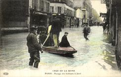 CPA Crue de la Seine Paris Passage des Habitants a Javel 