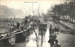 VINTAGE POSTCARD the Rising Of the Seine Boats quays