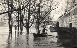 CPA La Crue De La Seine Paris Pres du Pont Royal 