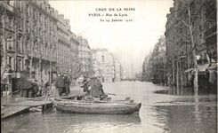 VINTAGE POSTCARD the Rising Of the Seine Paris Street of Lyon