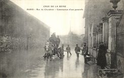 CPA La Crue De La Seine Paris Rue du Chevaleret Construction d une Passerelle