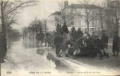 VINTAGE POSTCARD Believed Of the Seine Paris Entered of the Street of Lyon