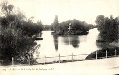 VINTAGE POSTCARD Paris the lake and it wood of Boulogne
