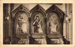 VINTAGE POSTCARD Paris Crowns Heart of Montmartre Details of the Stalls of the Chorus