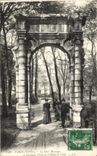 VINTAGE POSTCARD Paris the Park Heap L Old Gate of L Town hall