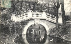 VINTAGE POSTCARD Paris Park Heap ruins