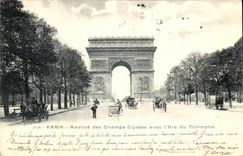 CPA Paris Avenue des Champs Elysees avee l Arc du Triomphe