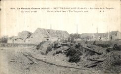 CPA Neuville St Vaast La Route de la Targette Militaria