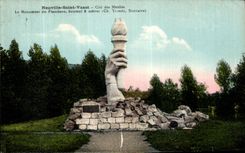 CPA Neuville Saint Vaast Cite des Mutiles Le Monument du Flambeau 
