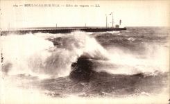 VINTAGE POSTCARD Boulogne on Sea Effect of waves